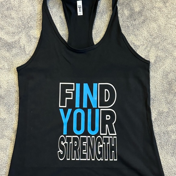 Women’s racer back workout tanks - Picture 2 of 2